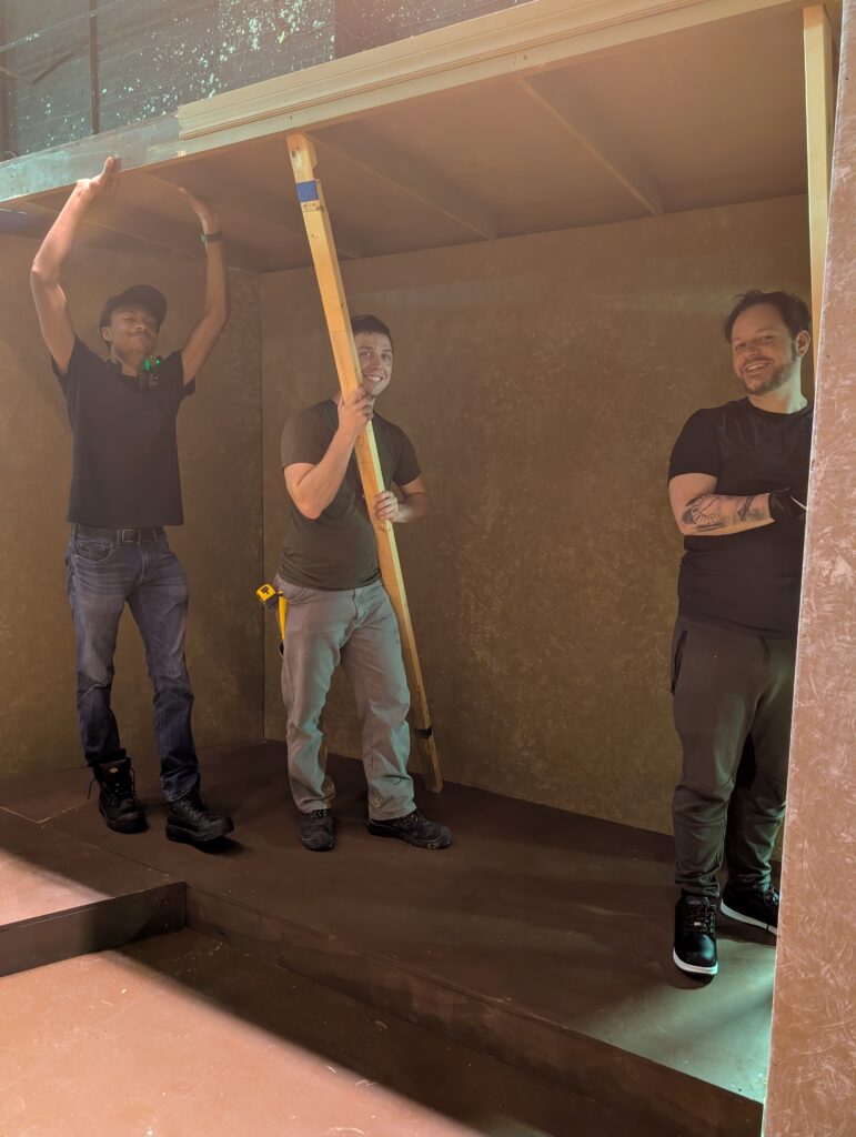 Erecting the upper floor